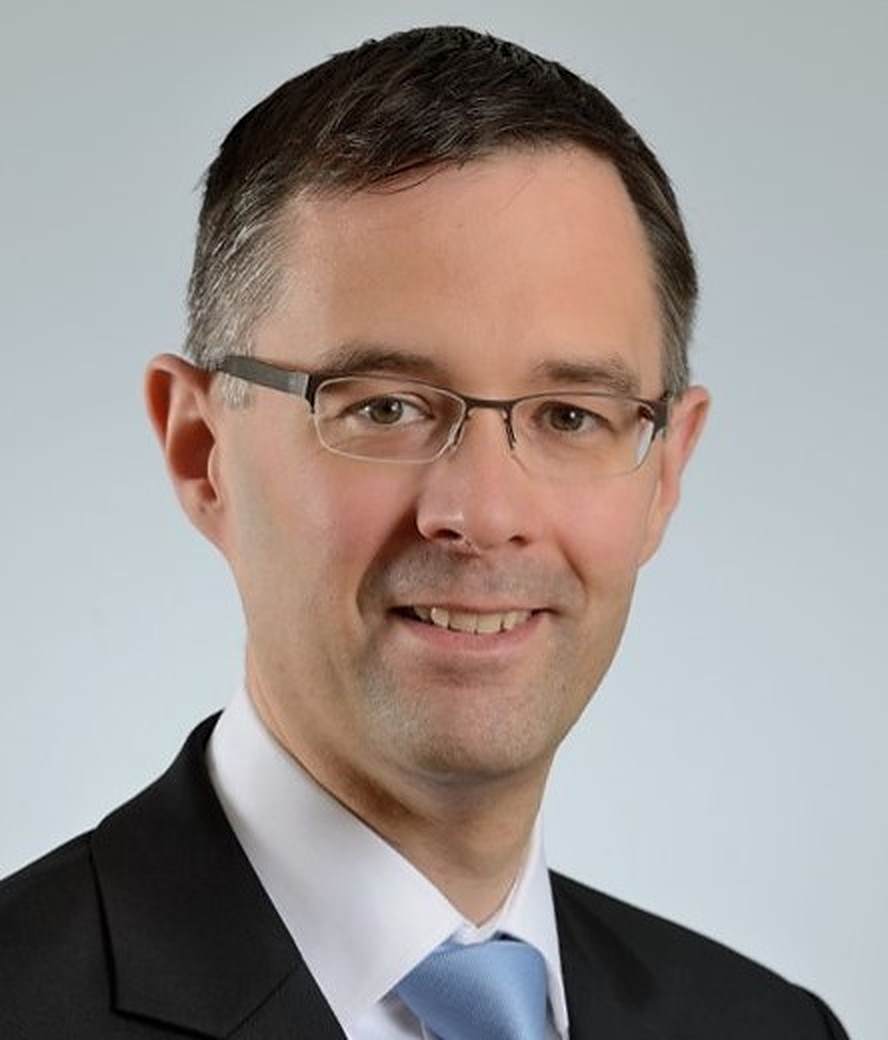 Dr. Finn Bauer